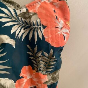 Catching rays ☀️ in this Kona Sol size Small swimsuit.